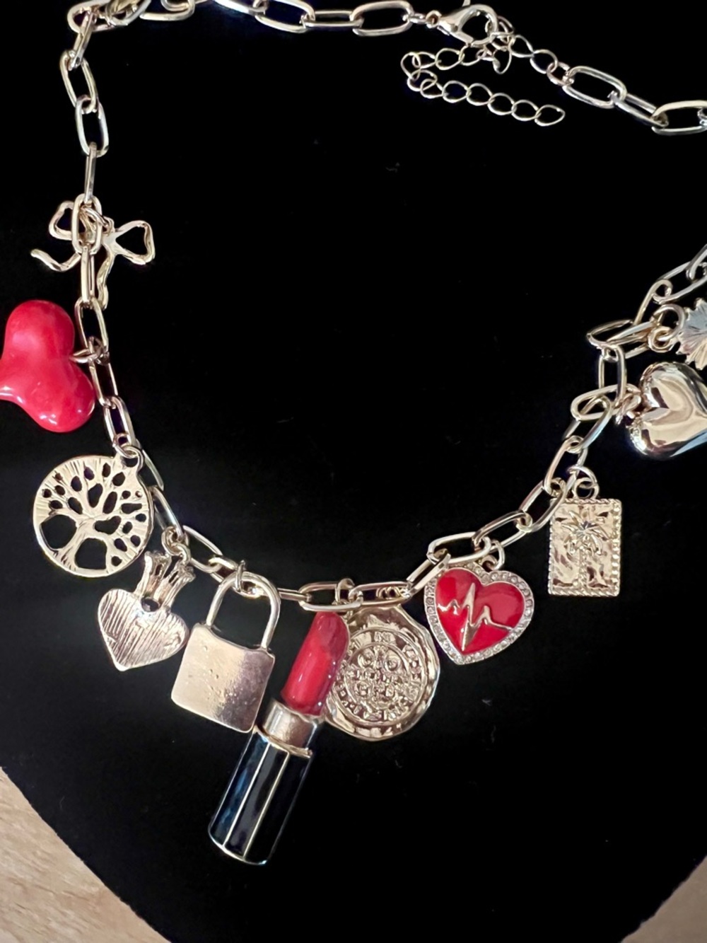New! The “Fran Fine” Lipstick and Hearts Charm Paperclip Necklace - Picture 4 of 4